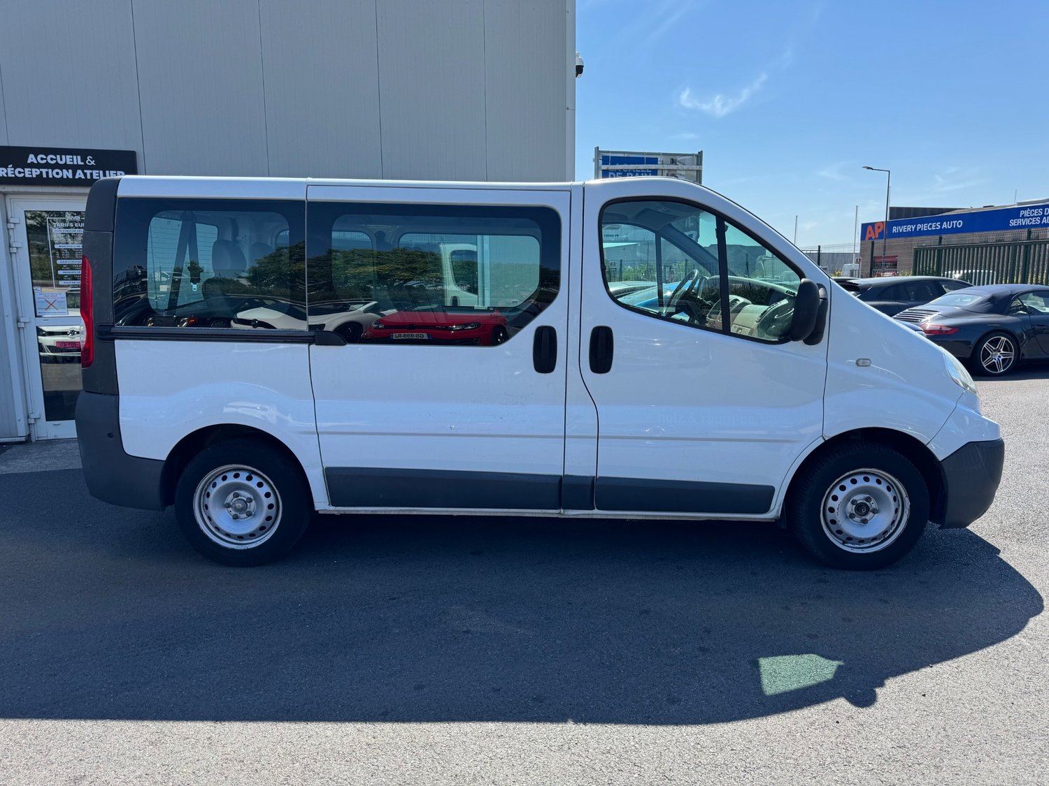 RENAULT TRAFIC 2.0 DCI 9 PLACES 3 RENAULT TRAFIC 2.0 DCI 9 PLACES – Image 3