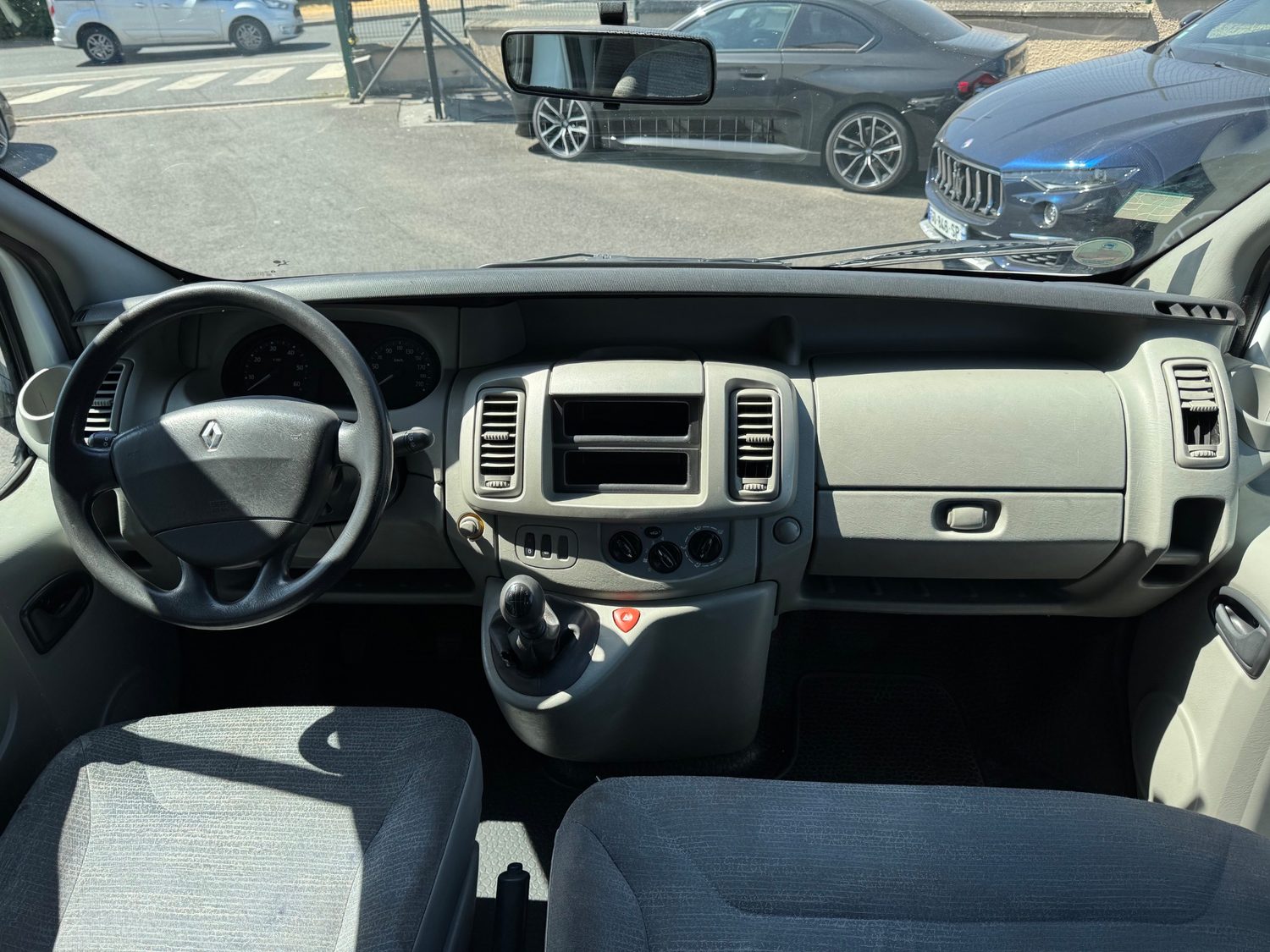 RENAULT TRAFIC 2.0 DCI 9 PLACES 6 RENAULT TRAFIC 2.0 DCI 9 PLACES – Image 6
